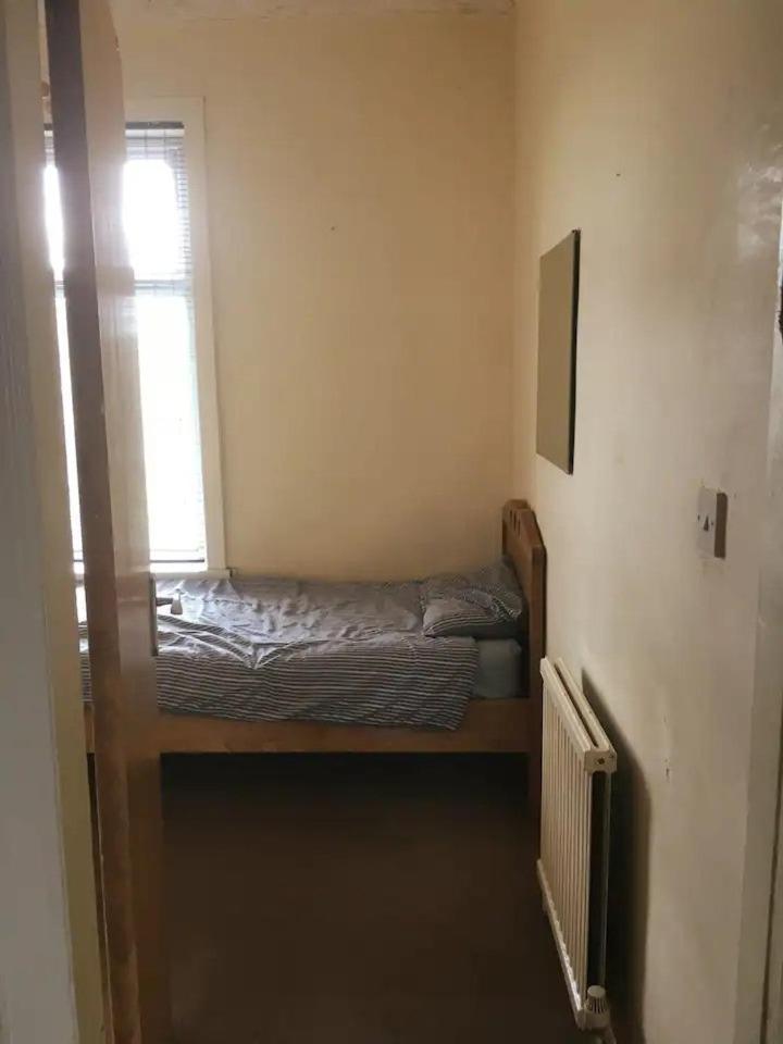 Single Room - Town & University Nearby, 24H Bus, Airport-Linked Манчестер Экстерьер фото